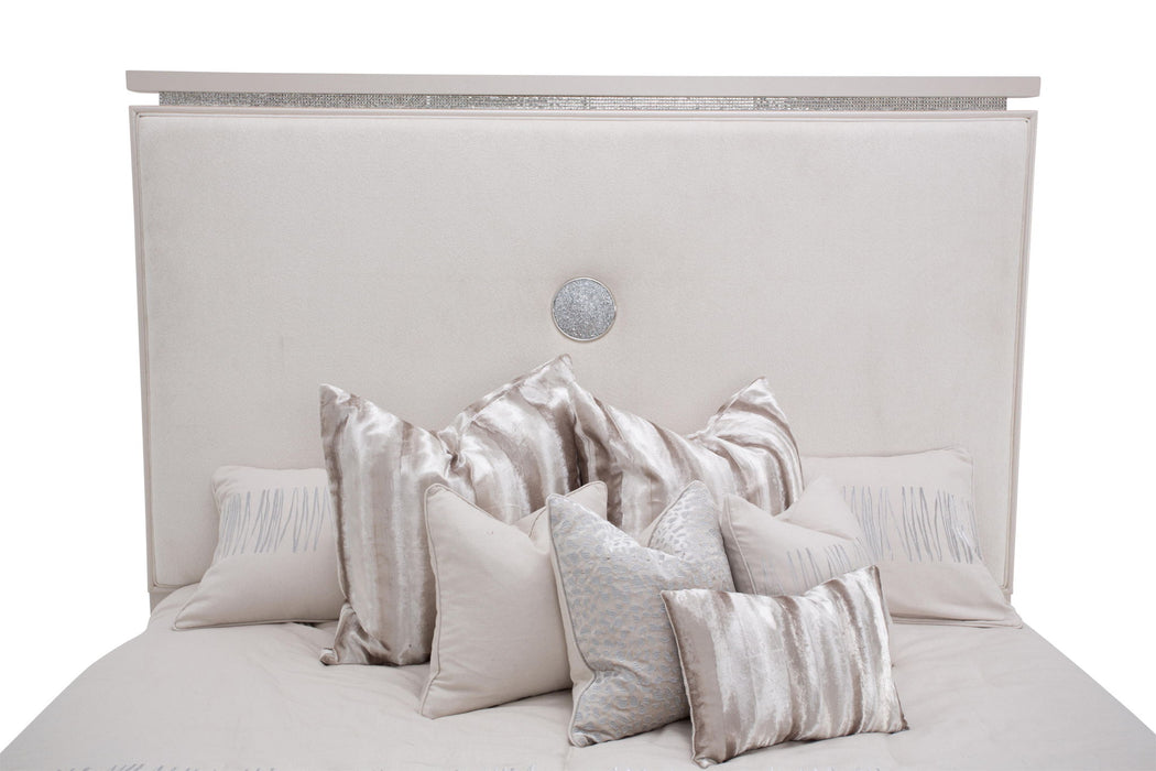 Glimmering Heights - Upholstered Bed