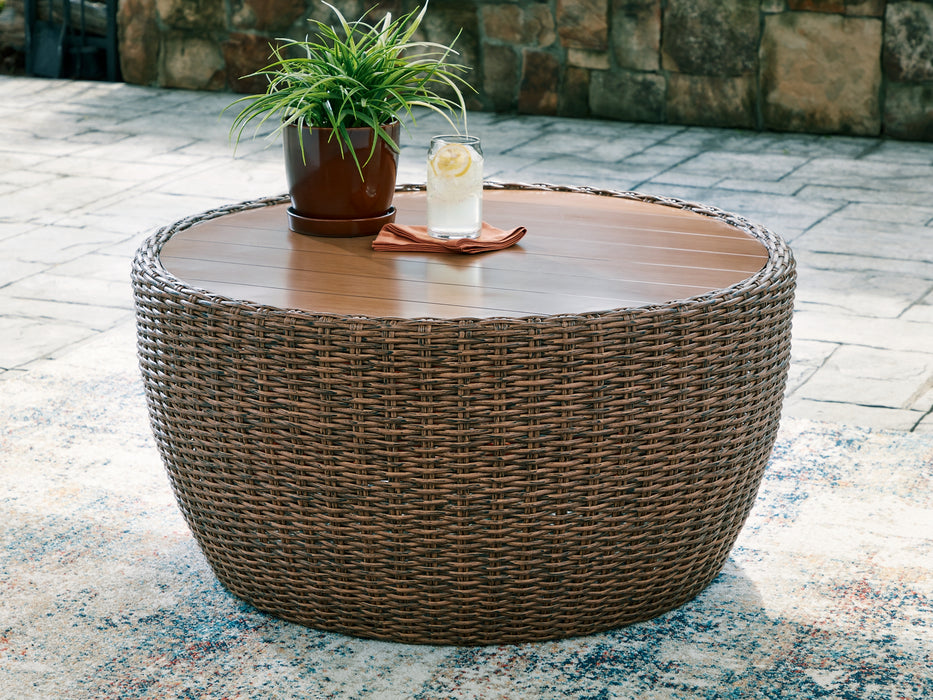 Double Point Round Cocktail Table