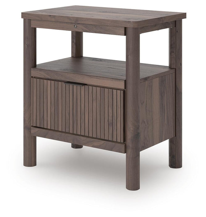 Pamytta Queen Panel Bed, Dresser, Mirror and Nightstand